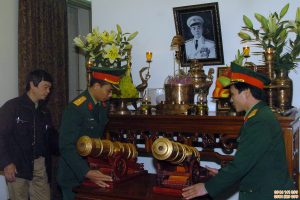 Mẫu phòng thờ bác giáp, bàn thờ đại tướng võ nguyên giáp