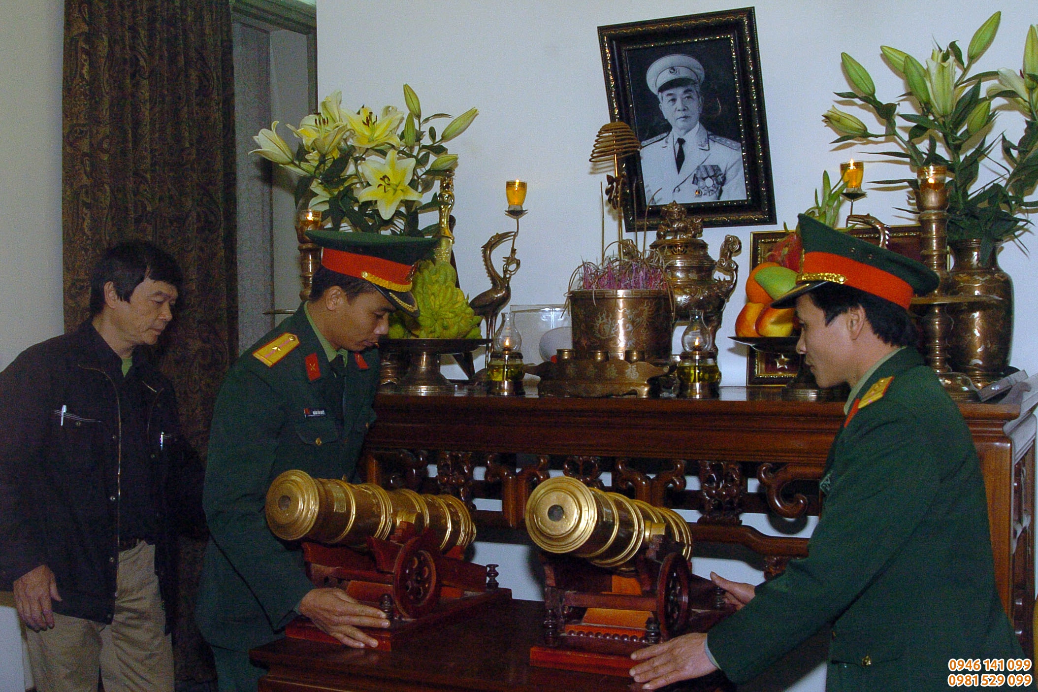Mẫu phòng thờ bác giáp, bàn thờ đại tướng võ nguyên giáp