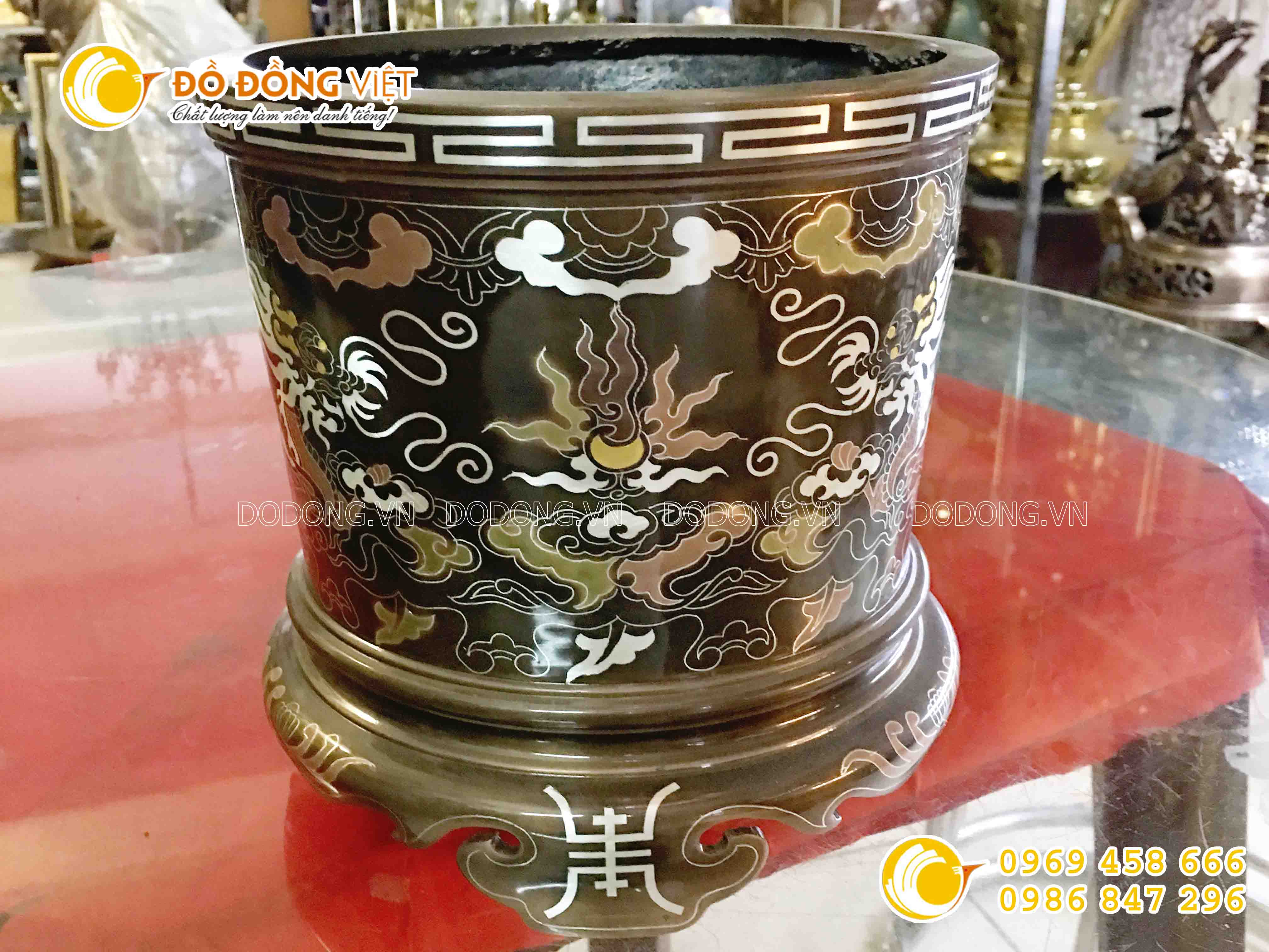 Bát hương đồng khảm ngũ sắc