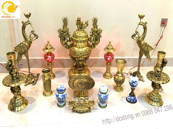 Bộ đồ thờ đúc đồng vàng sáng bóng,bền đẹp không bị xuống màu,bảo hành 20 năm