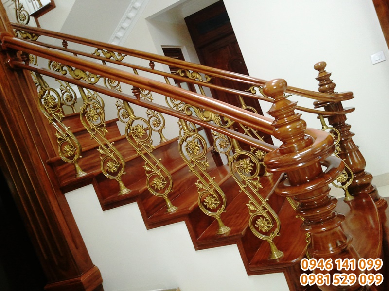 lan can cầu thang bằng đồng kết hợp gỗ trang trí biệt thự