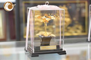 Biểu trưng hoa lan bằng đồng mạ vàng 24k, giá bán hoa lan vàng 24k