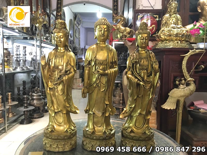 Ba bức tượng Phật được đúc thủ công, chạm khắc tinh xảo