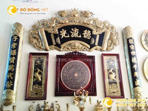 Cuốn thư câu đối Đức Lưu Quang chất liệu đồng vàng 1m55