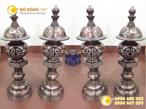 Đôi đèn đồng thờ cúng bằng đồng khảm ngũ sắc