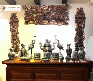 Sự kết hợp giữa thổ và kim trên bàn thờ để tạo vượng khí