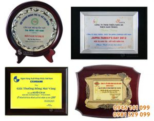 Biểu trưng gỗ đồng ăn mòn tinh xảo