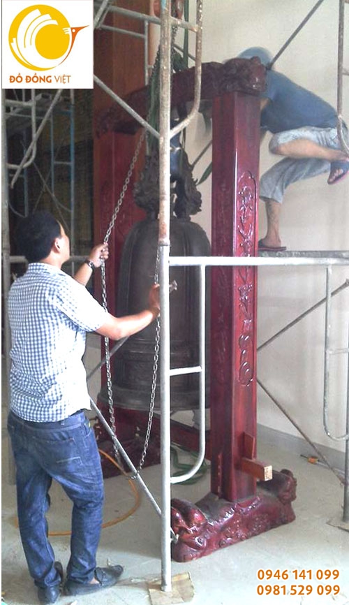Đúc chuông đồng,giá gỗ đền thờ liệt sỹ