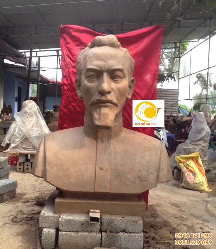 mẫu tượng được điêu khắc bằng đất sét do nhà điêu khắc Hoàng xu thực hiện