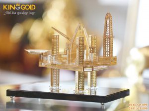Quà tặng Sếp ngành dầu khí- mô hình giàn khoan dầu mạ vàng