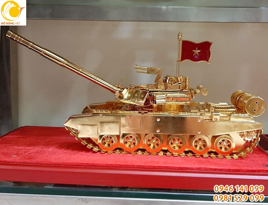 Mô hình xe tăng thu nhỏ chế tác bằng đồng mạ vàng 24k