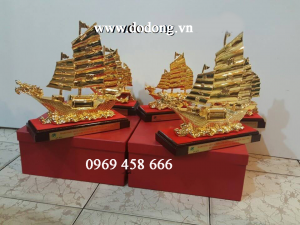 Biểu tượng thuyền buồm,thuận buồm xuôi gió bằng đồng mạ vàng