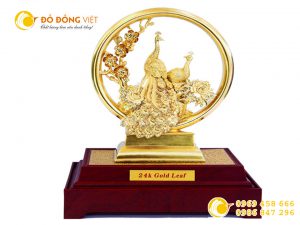 Biểu trưng đôi chim công dát vàng 24k
