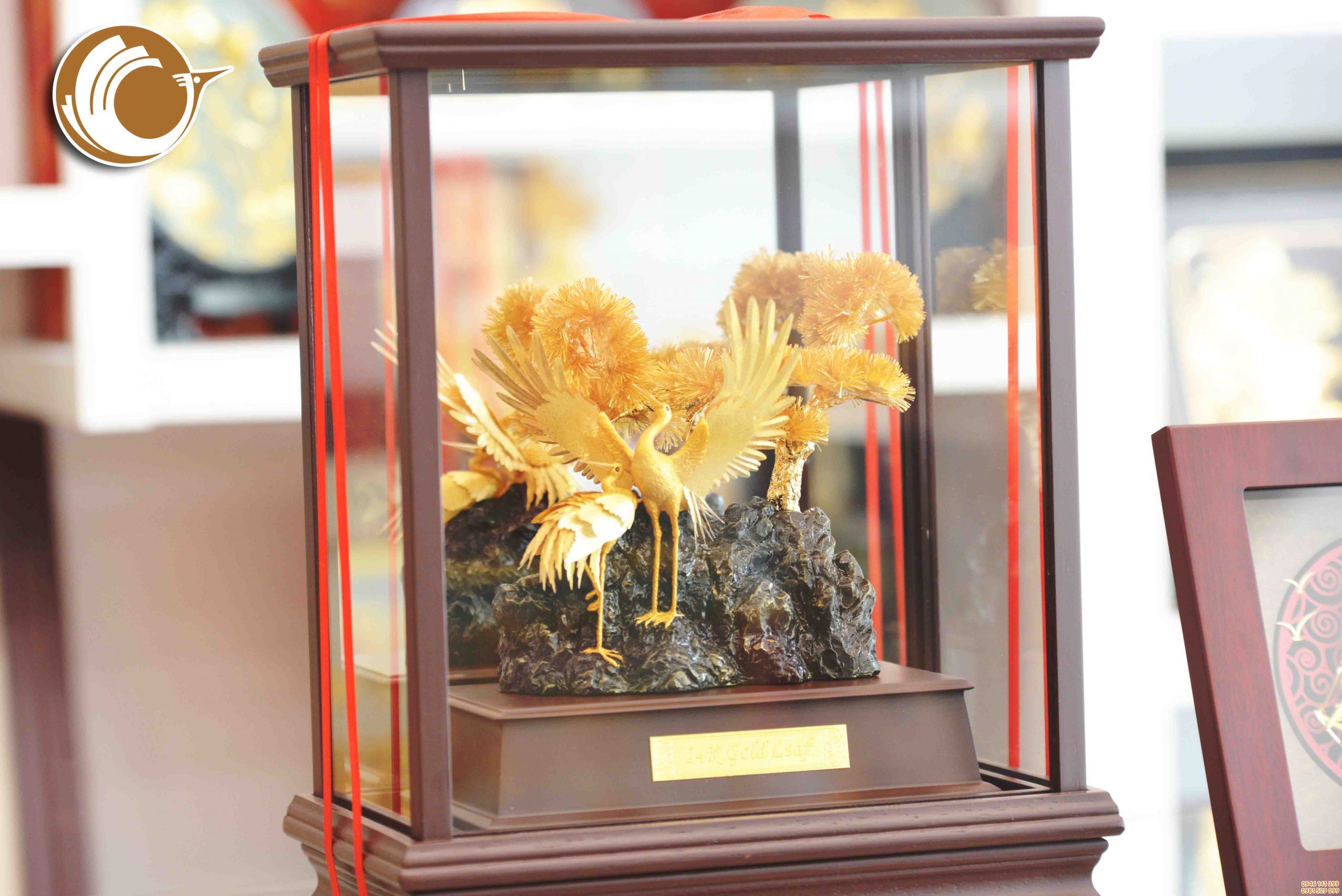 Biểu trưng chim hạc bằng đồng mạ vàng