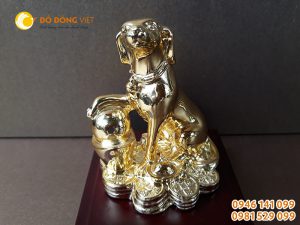 Linh vật chó đồng mạ vàng