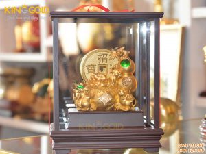 Tượng Chuột Vàng Nằm Trên Đống Tiền Ôm Hồ Lô