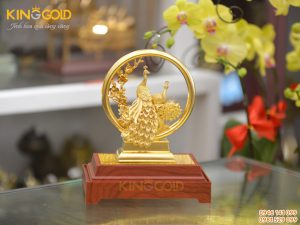 Biểu trưng chim công bằng vàng- quà mừng cưới ý nghĩa