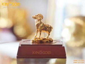 Quà tặng phong thủy tượng dê bằng đồng mạ vàng 24k