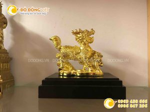 Tượng kỳ lân bằng đồng mạ vàng trấn phong thủy hiệu quả