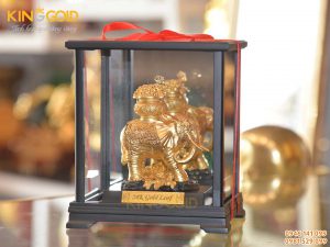 Tượng Voi Mạ Vàng Trong Hộp Kính Sang Trọng