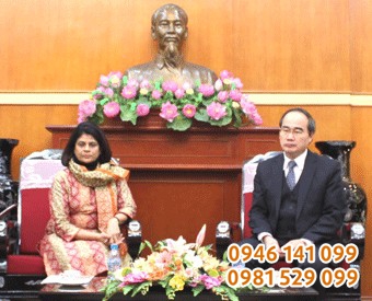 Tượng đồng chân dung bác hồ trang trí phòng đón tiếp UBTWMTTQVN