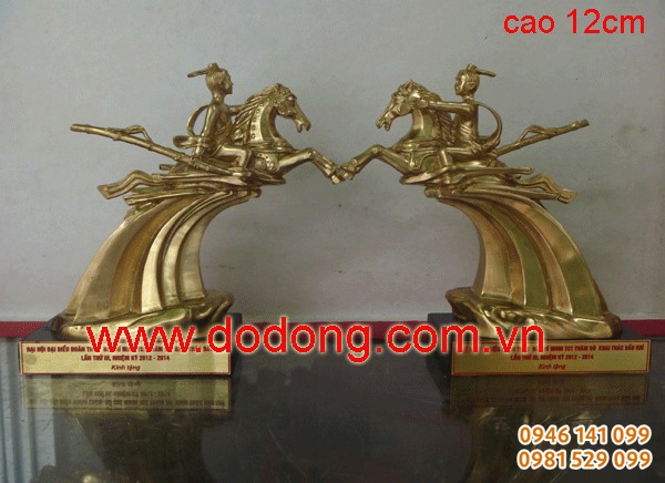 Tượng thánh gióng cưỡi ngựa quà tặng năm ngựa