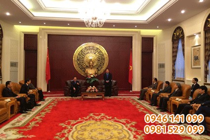 Mặt trống đồng trang trí phòng truyền thống Đại sứ quán Việt Nam tại các nước