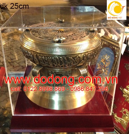 Mặt trống được up hộp mica trắng