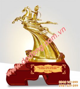 Tượng thánh gióng cưỡi ngựa quà tặng năm ngựa