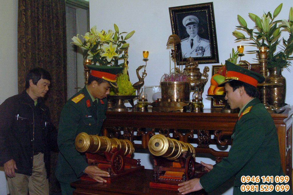 bàn thờ đại tướng võ nguyên giáp