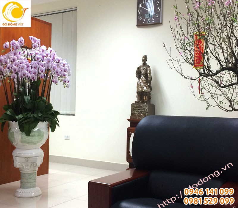 tượng tràn quốc tuấn đồng, trang trí tượng phòng làm việc