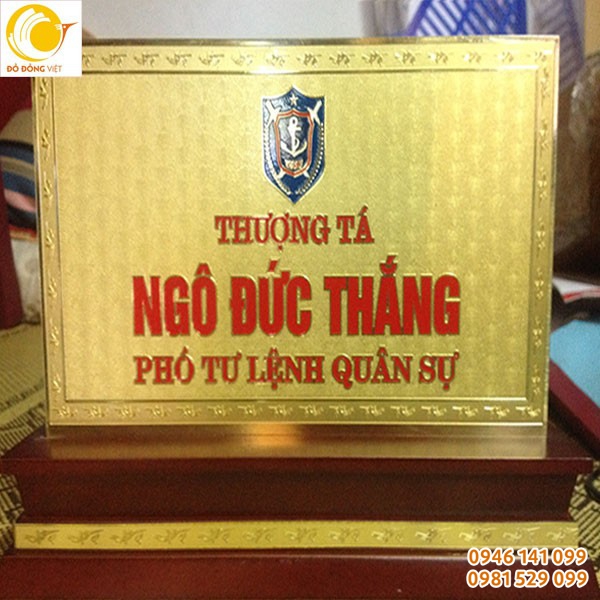 biển chức danh mạ vàng cảnh sát biển mạ vàng