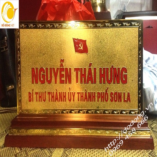biển chức danh đồng 2 ly mạ vàng cao cấp