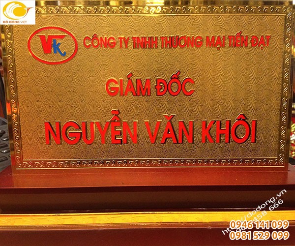 biển chức danh mạ vàng tại đồ đồng việt đồ quà tặng