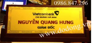 Các mẫu biển chức danh bằng đồng đế gỗ đẹp Biển chức vụ để bàn