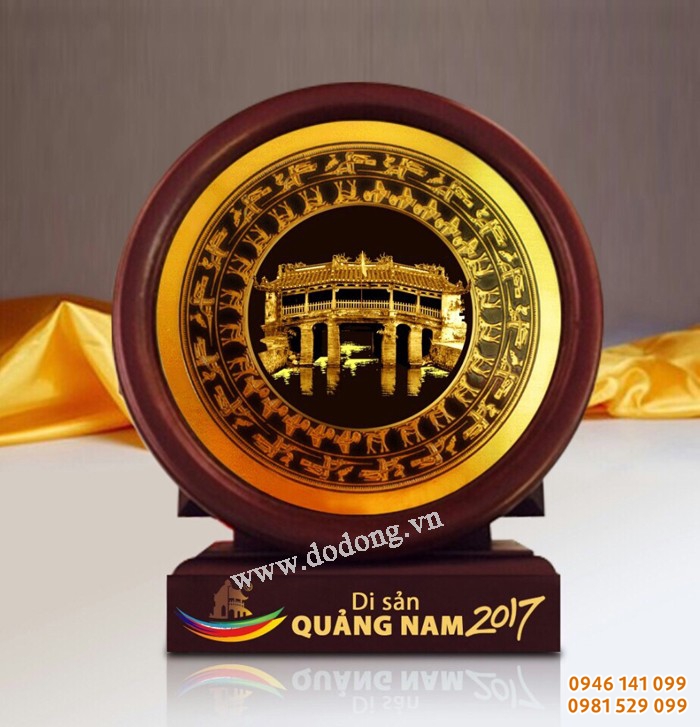đĩa đồng lưu niệm chế tác hình ảnh cầu chùa nổi tiếng hội an - Quang nam