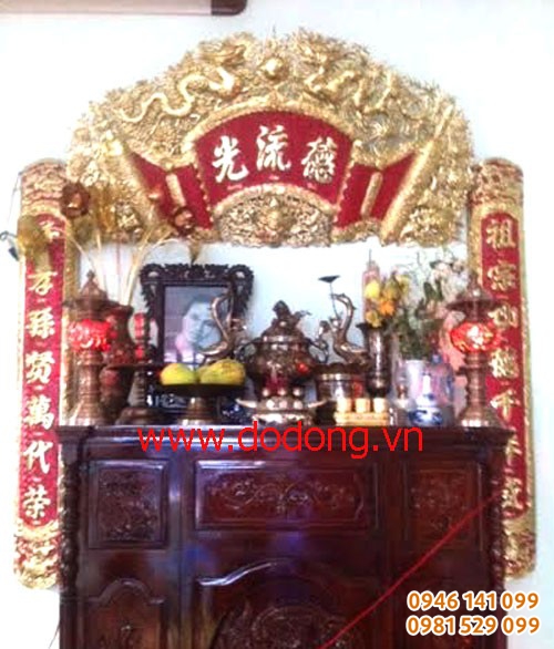 Cách treo buộn cuốn thư câu đối đồng vàng sơn đỏ 1,35m bày bàn thờ gia tiên