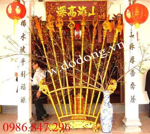 Bát bửu bằng đồng, binh khí 1,8m