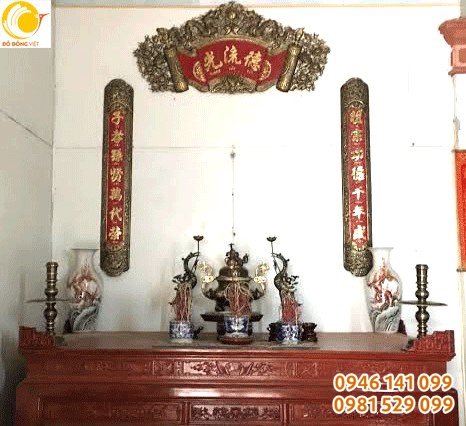 Bộ ngũ sự đồng hun, cuốn thư câu đối trên bàn thờ gia đình