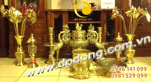 Bộ đỉnh đồng vàng ngũ sự, mâm bồng, lọ hoa, ống hương, hoa sen đồng