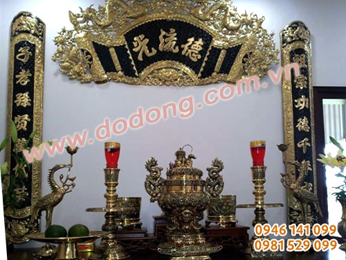 Bộ đồ thờ gia tiên, đỉnh đồng, cuốn thư câu đối