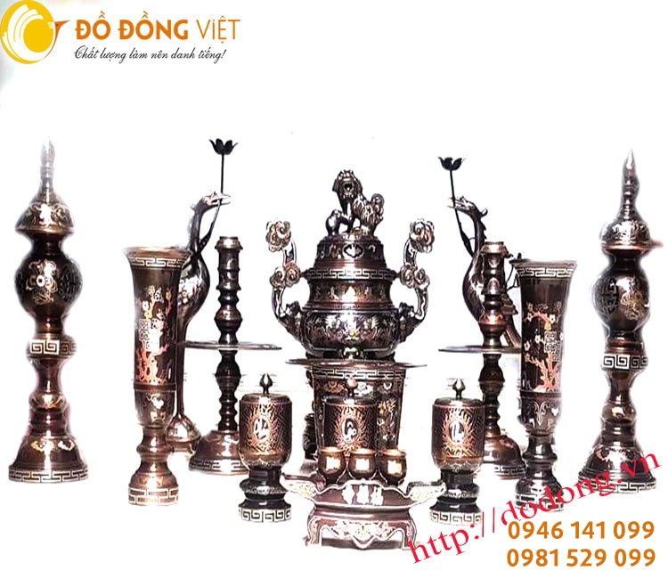 hướng dẫn bày bộ đồ thờ cúng bằng đồng cao cấp trên bàn thờ gia tiên đẹp và sang trọng
