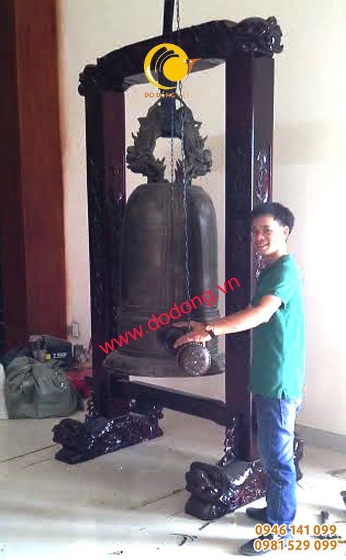 đền thờ tp phan thiết Chuông đồng + giá gỗ treo tại đền thờ liệt sỹ