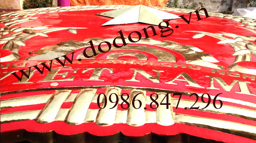 Cộng hòa xã hội chủ nghĩa Việt na, được thúc nổi nền sơn đỏ