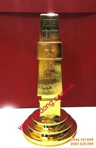 Cột mốc chủ quyền bằng đồng, cột mốc trường sa mạ vàng
