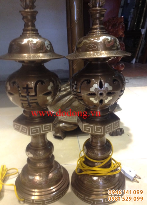 Đôi đèn thờ cắm điện ngũ sắc cao câó, cao 50cm bày bàn thờ, từ đường ý nghĩa