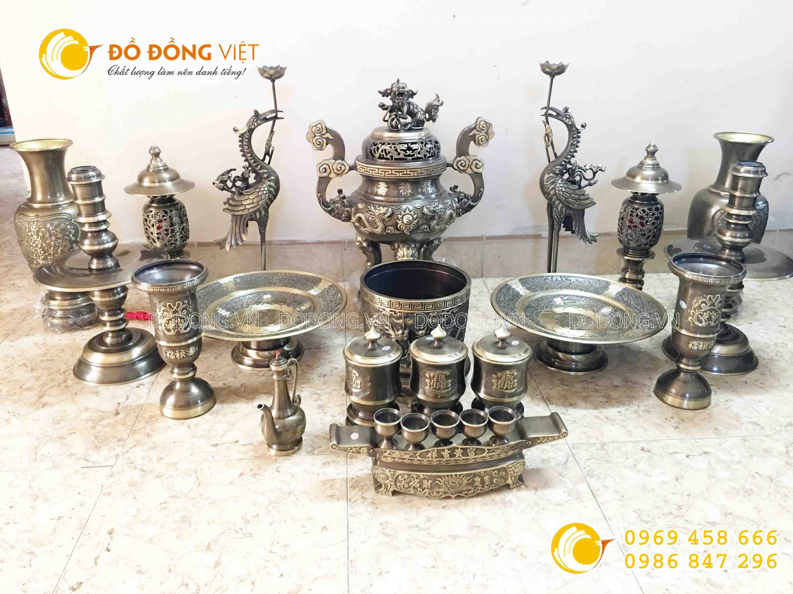 Bộ đỉnh đồng cạo màu cao 70 cm song long chầu nguyệt rồng đúc nổi