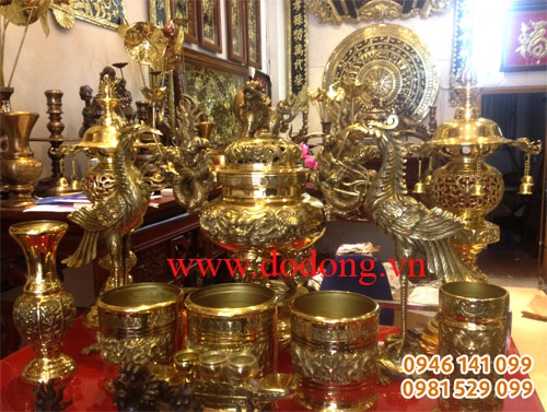 Đồ thờ cúng bằng đồng đúc nổi khối