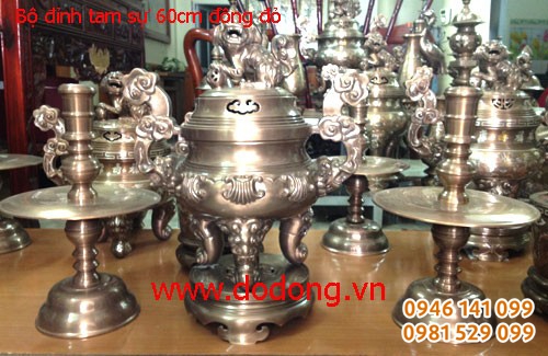 Bộ đỉnh đồng tam sự 60cm đồng đỏ hun màu đẹp, chân nến 50cm phù hợp bàn thờ 81x197cm