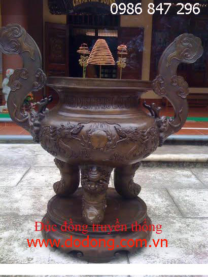 Lư hương đồng cắm nhang trước cửa chùa, từ đường, đền thờ, nghĩa trang...